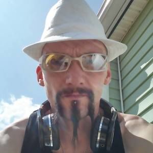 Meet your Posher, Stephane